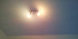 philips_13w_ledbulb_and_75w_incandescent_lightbulb